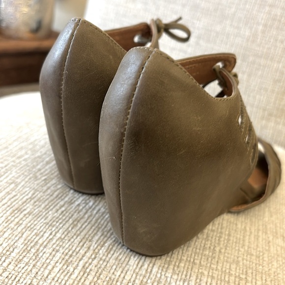 Jeffrey Campbell Leather
Wedge Peep Toe Sandals Ankle
Lace Up Closure Size 9 - Picture 5 of 10